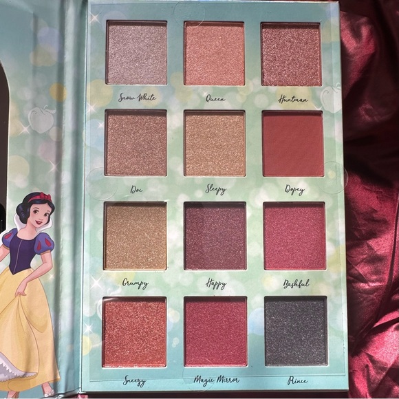 Disney Snow White Eyeshadow Palette Snow White and the Seven Dwarfs makeup - Picture 5 of 7